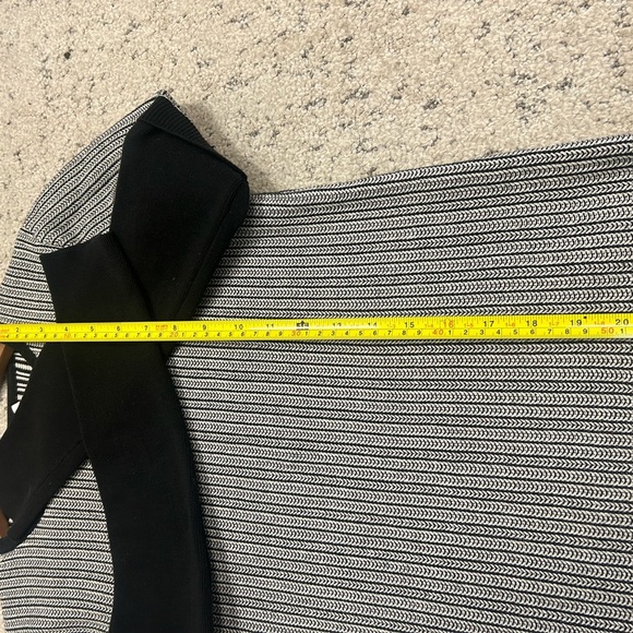 Derek Lam size M herringbone knit cotton sweater GUC Black and White - Picture 12 of 14